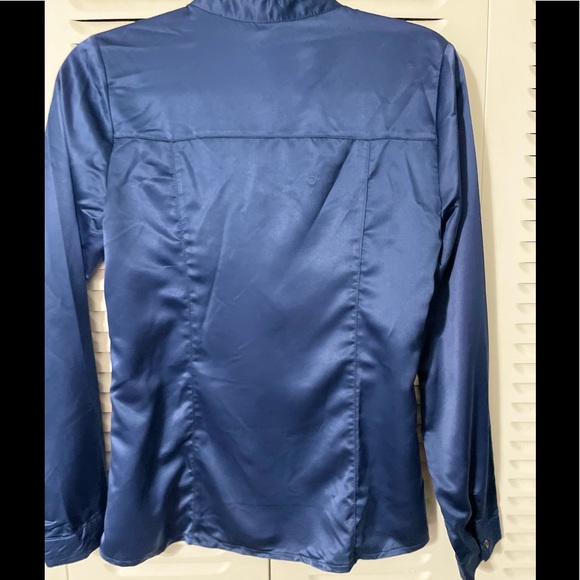 WOMAN BLUE BLOUSE LONG SLEEVES RUFFLED NECKLINE HIGH NECK BUTTONS SIZE M - Picture 7 of 16